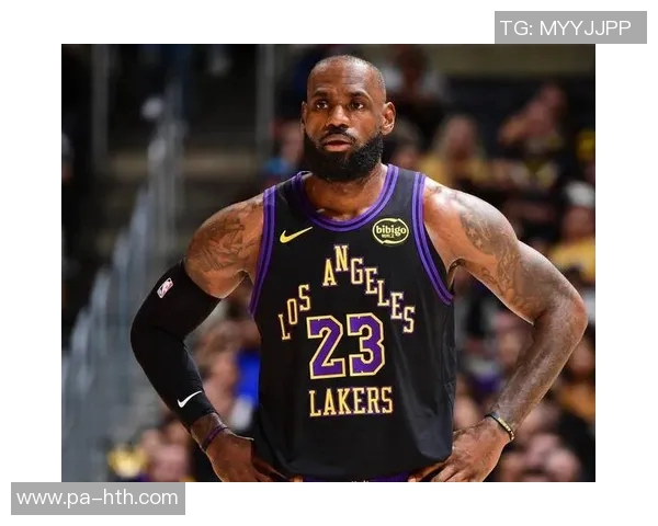 詹姆斯谈NBA球员利用规则造犯规的技巧与策略